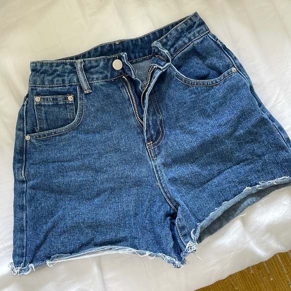 Mom shorts NWOT - Picture 2 of 3